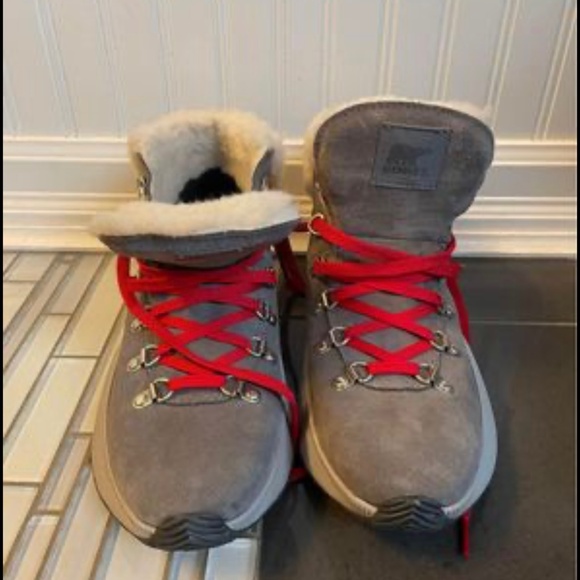 Sorel Out N about boot - Picture 1 of 3